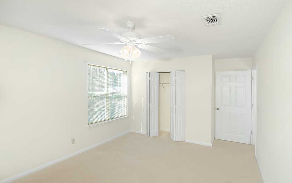 Nice closet and ceiling fan in Greystone Properties Columbus, GA Apartments at Green Island